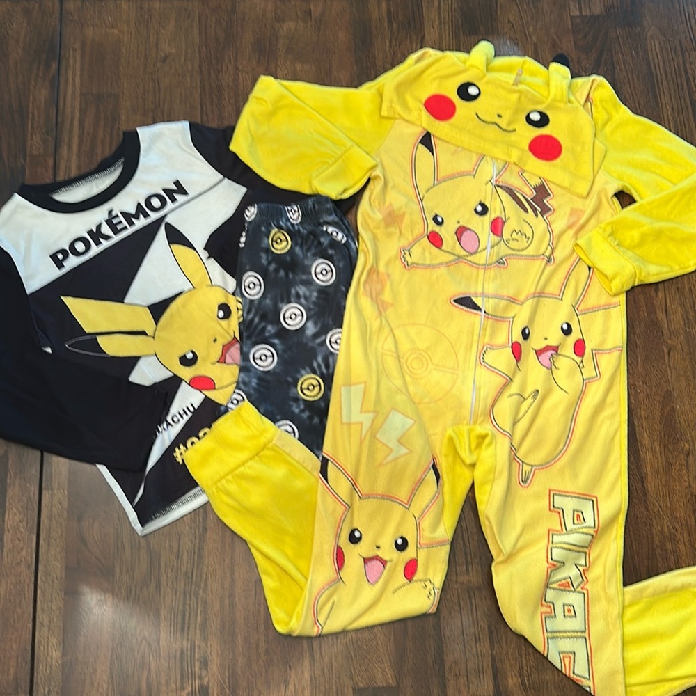 bundle of 2 Boys Pokémon PJs, size 8/10